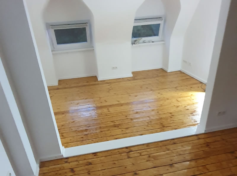 Innenausbau: renovierte Wohnung - Handwerker Robert Schäke aus Bad Pyrmont, ihr Allround Handwerkerservice für Dienstleistungen in Haus und Garten um Hameln und Bad Pyrmont, Handwerker Allrounder für Renovierung, Modernisierung, Sanierung im Raum Hameln Pyrmont. Wasserschadensanierung und Kaminsanierung durch den Handwerkerservice Robert Schäke. Innenausbau einer Wohnung - Allround Handwerker in Hameln und Bad Pyrmont - Handwerkerservice Robert Schäke für Renovierung, Modernisierung, Sanierung, Dienstleistungen für Haus und Garten